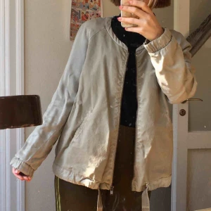  - Blandad BEIGE superfin jacka från Zara! PERFEKT till våren. 💐💐💐