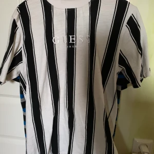 Guess - Köpt i Los Angeles och inte använt nog. 