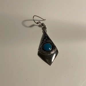 Eye on you - This is a very nice earring that has been used one time but it’s cleaned and ready for a new owner 😊