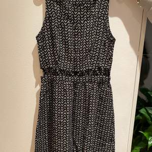 Jättecool klänning från hm storlek 32 pris 150kr (exklusive frakt) skriv om du är intresserad!!  
