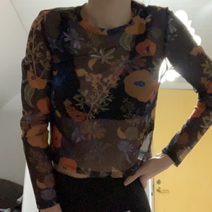 Mesh tröja - Tröja gjord av mesh från monki. Köpt för ett bra tag sen, använd några gånger. Frakt inte inkl. 