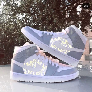 Dior Customize jordans - INTRESSEKOLL! Skulle någon vara intresserad av att köpa dessa om jag designar de?? Priset går att diskuteras