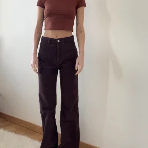 Bruna byxor stl xs - Sjukt snygga bruna byxor i stl xs. Säljer då de inte kommer till användning. Kolla gärna in mina andra annonser!☁️🐻🤍🤎 Högsta bud: 280kr