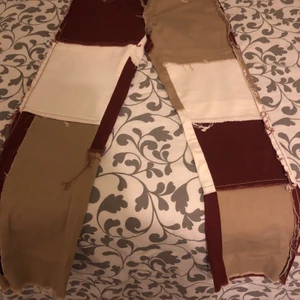 Patchwork jeans - Sprillans nya patchwork jeans, säljes pågrund av att de var för stora. Buda i kommentarerna💞