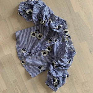Blus strl M - Nyskick