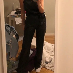 Skinnbyxor från NA-KD - Ett par super snygga skinnbyxor som sitter så bra. Skriv för fler bilder💜