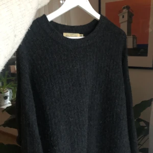 Super mjuk o mysig stickad tröja - Super mjuk o mys stickad tröja, i väldigt fin textur✨