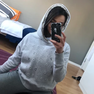 Superdry Hoodie with Warm Hoodie Lining - Superdry Hoodie with very warm hoodie lining. Bought last year for 400kr. 