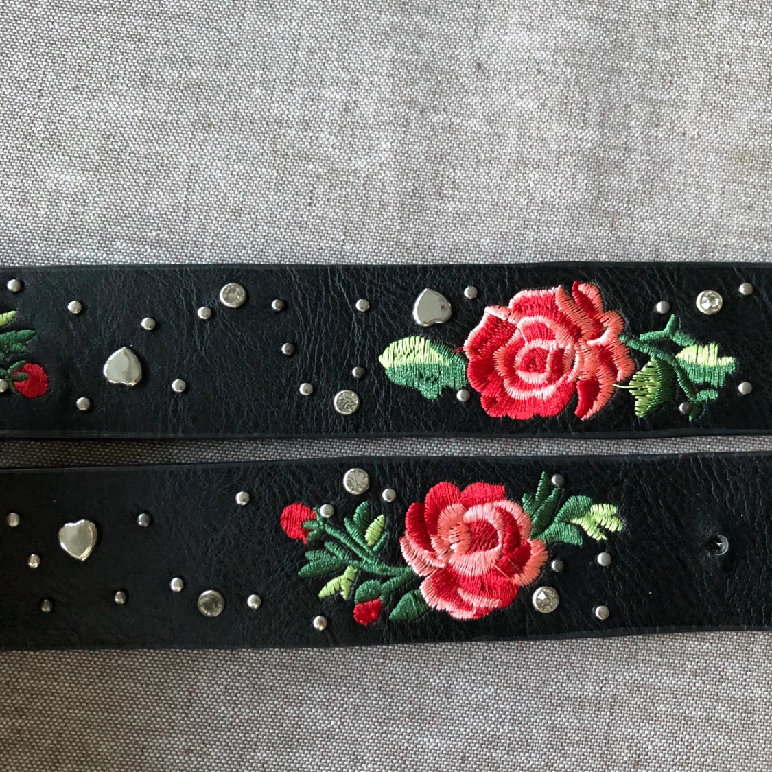 SKÄRP MED DETALJER  - 90