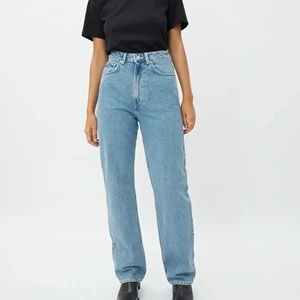 Rowe jeans weekday  - Inprincip oanvända jeans från weekday i modellen rowe<33 storlek 26/30 , passar mig som är S