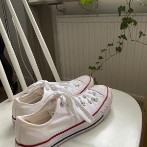 Converse i fint skick! - Säljer dessa fina och varsamt använda Converse i storlek 38 😍