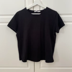 nakd basic - t-shirt från nakd