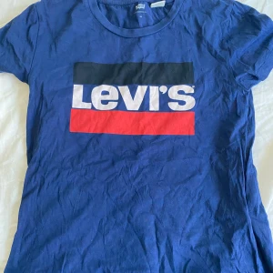 Levis t-shirt  - Blå Levis t-shirt 