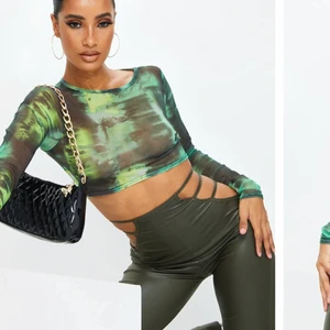 Green tie dye top PLT - Superfin och cool tröja från Prettylittlething, Aldrig använd säljer pga lite kort för mig och dyra returer. 100kr skriv för bild på . Strlk Small
