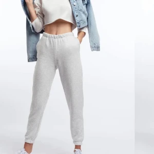 Gråa mjukisar - Säljer mina gråa mjukisar från Gina då jag har massa andra, frakt tillkommer.