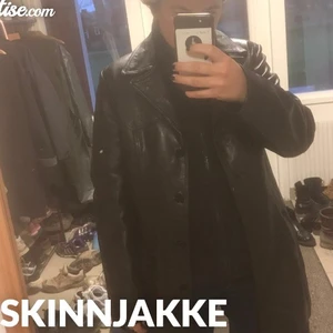 Mestrer jacket  - The perfect leather jacket, in great shape. Comes with inner locket. Possible to use the belt that comes with it. 