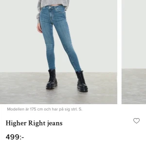 Snygga jeans  - As snygga jeans från bikbok i stolek S säljer då de är försmå på mig (min kompis är moddelen) säljer för 100kr köpta för 499kr kan skicka mer bilder eller så så bara skriv om de är någon fråga✨ jag kan posta eller mötas upp runt Gbg och runt Borås 💖💖