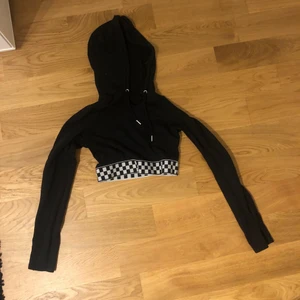 Croppad tröja med luva - Bra skick