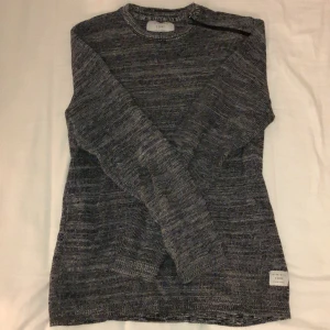 Jack & Jones Tröja - Grå Jack & Jones tröja. storlek L. Oanvänd 