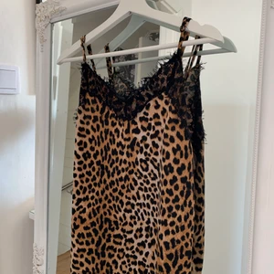 Linne - Linne ifrån new yorker i storlek M, banden är reglerbara!😇