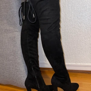 Knähöga stövlar - Endast använda en gång.