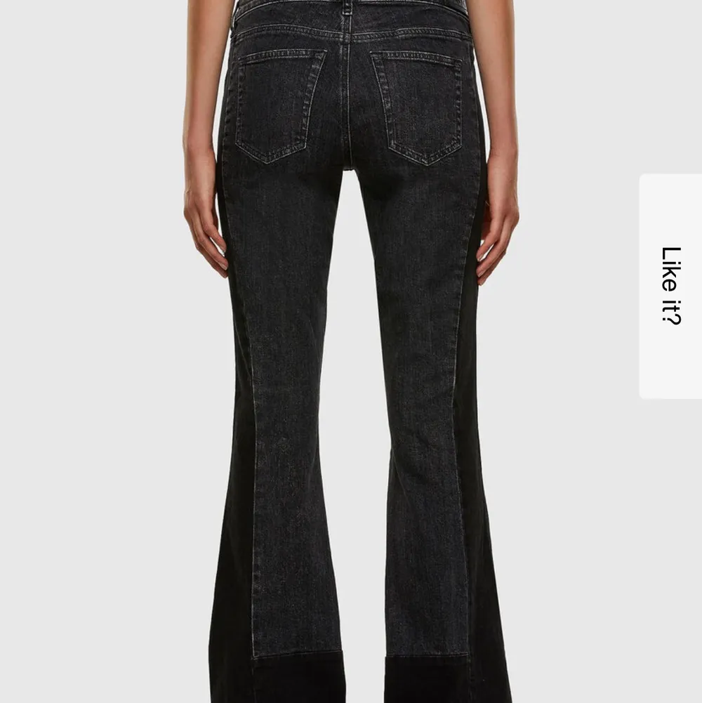 Säljer mina aldrig använda jeans. Råkade beställa två och köpte de för 1500kr. Jeans & Byxor.