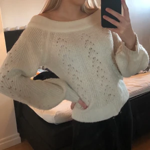 Stickad tröja - Sjukt skön stickad tröja ifrån gina tricot. Använd max två gånger, i väldigt bra skick. 70 kr + frakt.