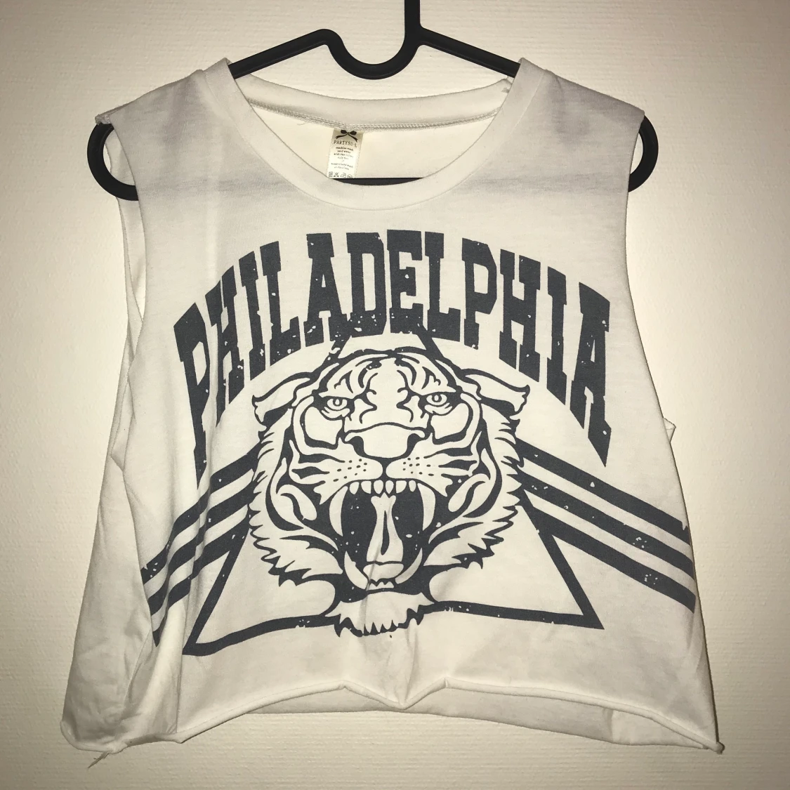 Vitt croppat linne med print