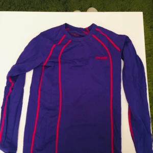 Bergans 100% merino - Bergans T shirt och underbyxor i storlek 164. Jag är 168 och väger 53 och det passade mig bra