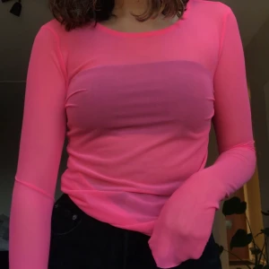 Rosa meshtröja - Rosa meshtröja från Weekday säljes. Använd 1 gång. 