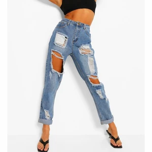 Jeans från boohoo i storlek M/L - Knappt använda i gott skick. 