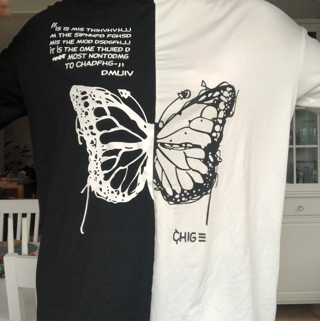 Tshirt med fjärilsmotiv - 90