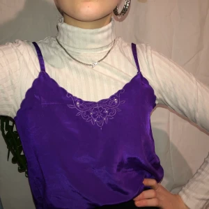 Lila linne - Såå fint lila linne!! I siden liknade tyg 💜 bara att skriva om du undrar något 