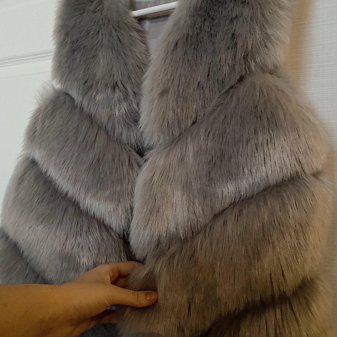 Grå fuskpälsväst - 90