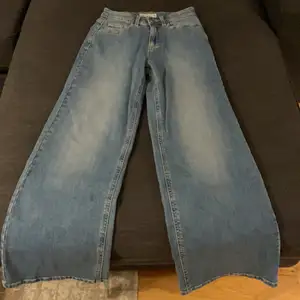 Vida jeans från cubus. Frakt ingår kan ej ta kort med dom på för dom passar inte.