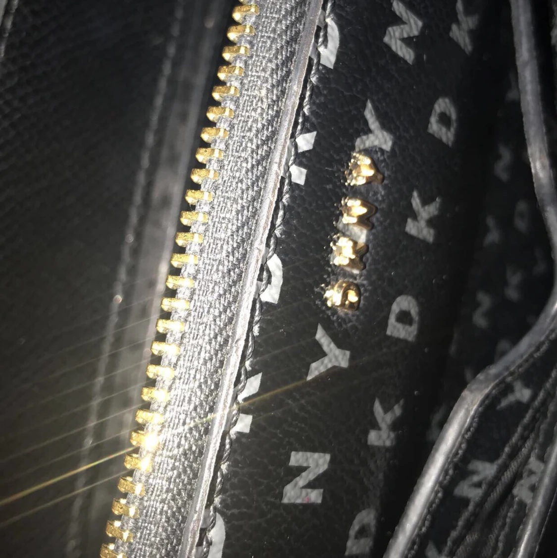 DKNY väska svart - 90