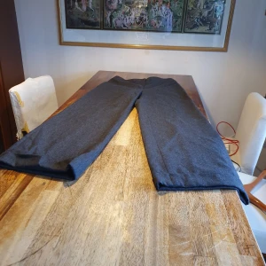 Buggy cotton byxa från AnnTaylor - Fin kotton buggy byxa från AnnTaylor.i bra skick  passar s- m. Djur fri .finns flera bilder. Bud I kommenterna. 