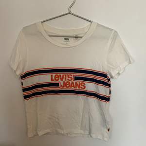 LEVIS T-shirt strl S i bra skick! 