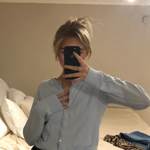 Kofta  - Fin ljusblå kofta 