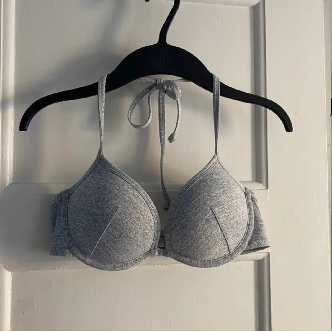 Grå bikini överdel