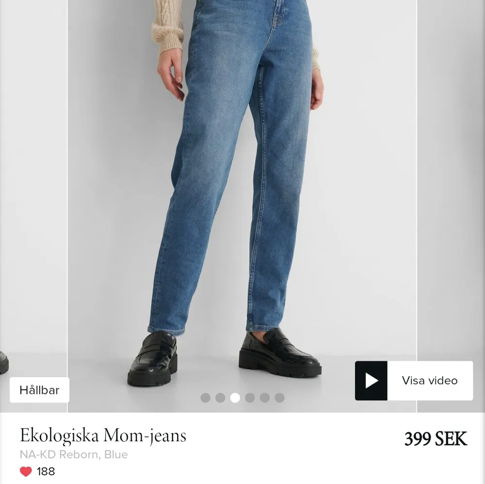 Jättefina jeans från NAKD. Ekologiska reborn jeans som är använda av mig endast 1 gång. De är avklippta i benen men enbart en liten bit för att få den slitna känslan! Storlek 36. Frakt tillkommer. . Jeans & Byxor.