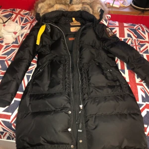 Parajumpers longbear äkta  - BUD PÅ TRADERA SOM GÄLLER. Finns om ni söker på Joplin00 som användare :)