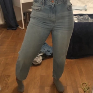 Raka jeans - Så snygga raka jeans! Tkr de är så snygga att matcha med ett par högre jeans, funkar low Rise oxå!