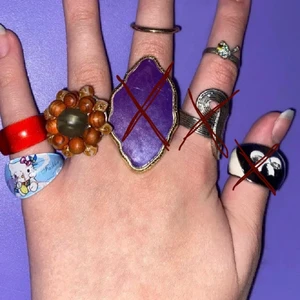 smycken - säljer lite olika smycken! 30kr per ring, 50kr för ett par örhängen, 30kr per armband. skriv för mer info