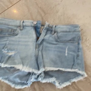 Jeansshorts  - H&M shorts, aldrig använda så i gott skick.