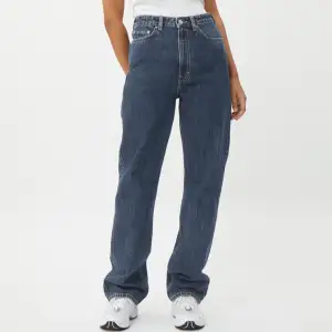 Jättesnygga Jeans köpta i somras för 500kr, knappt använda. Weekday modell Rowe extra high 