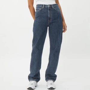 Weekday Rowe Extra High Straight Jeans - Jättesnygga Jeans köpta i somras för 500kr, knappt använda. Weekday modell Rowe extra high 