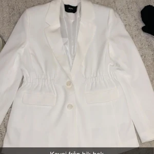 Kavaj från Bik-bok - Mycket fin kavaj från bik-bok. Aldrig använd.