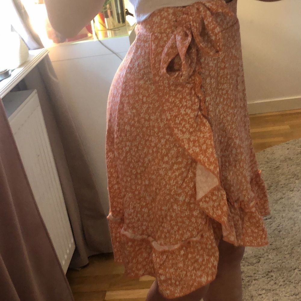 Orangeblommig kjol - Gina Tricot | Plick Second Hand