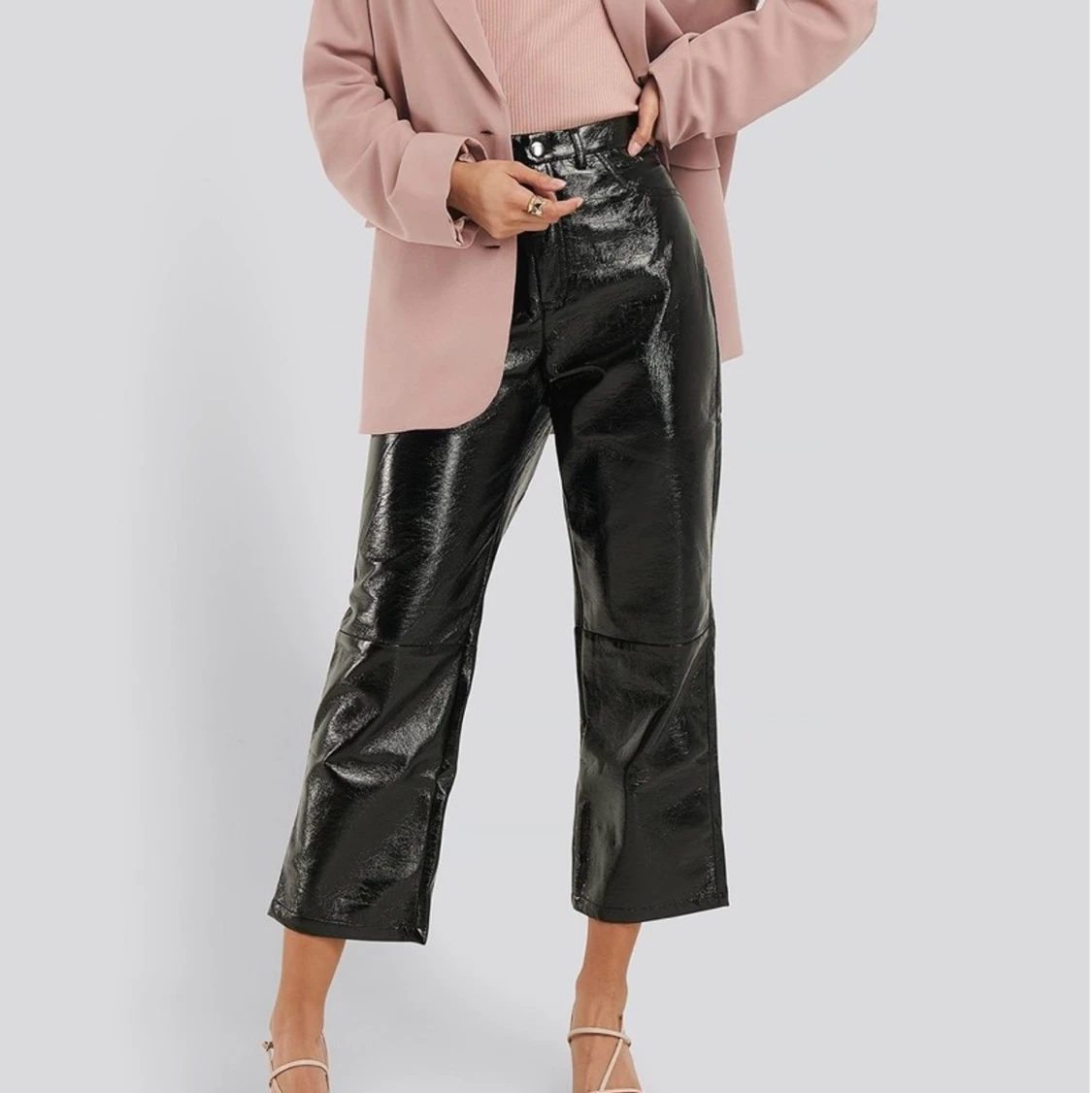 Lackbyxor cropped leg